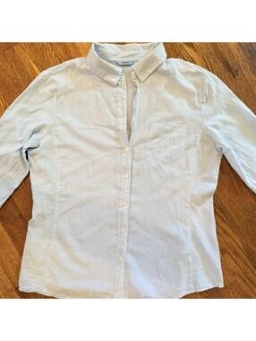 LIKE NEW IZOD Light Blue Micro-Pattern Button Down Shirt